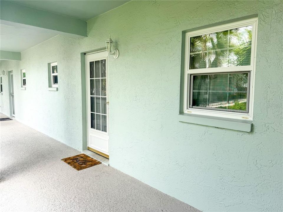 For Sale: $189,000 (1 beds, 1 baths, 872 Square Feet)