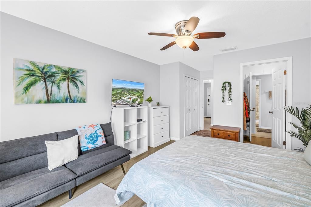 For Sale: $189,000 (1 beds, 1 baths, 872 Square Feet)