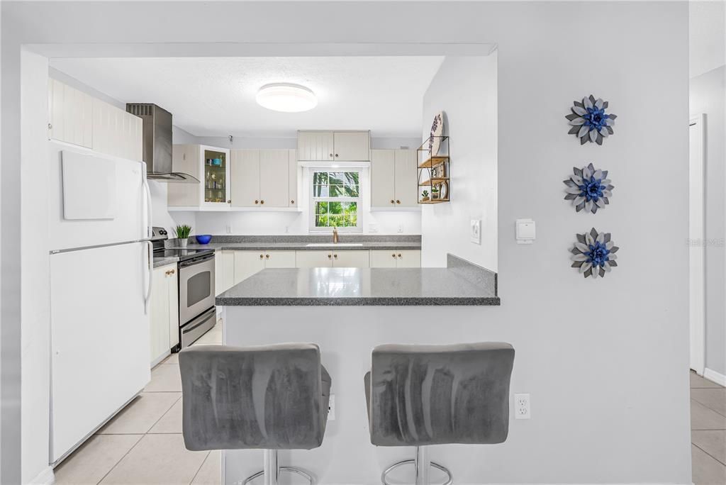 For Sale: $189,000 (1 beds, 1 baths, 872 Square Feet)