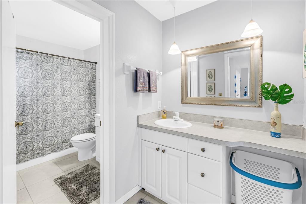 For Sale: $189,000 (1 beds, 1 baths, 872 Square Feet)