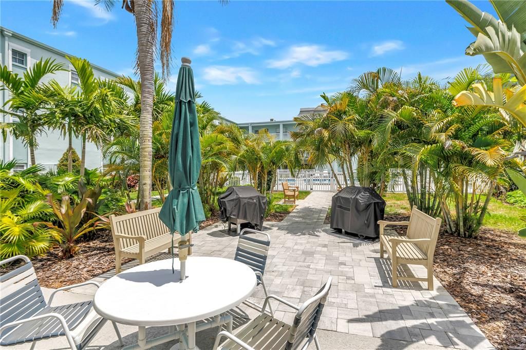 For Sale: $189,000 (1 beds, 1 baths, 872 Square Feet)
