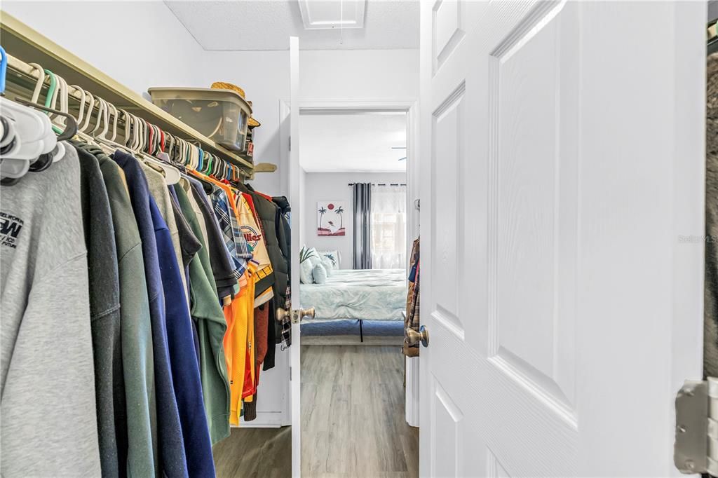 For Sale: $189,000 (1 beds, 1 baths, 872 Square Feet)