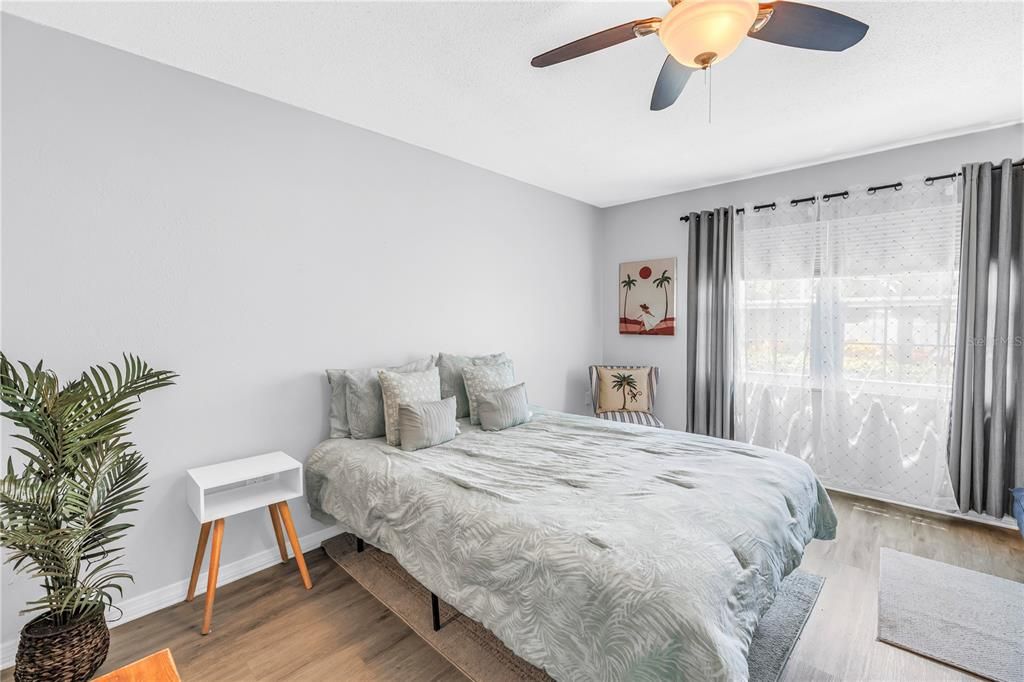 For Sale: $189,000 (1 beds, 1 baths, 872 Square Feet)