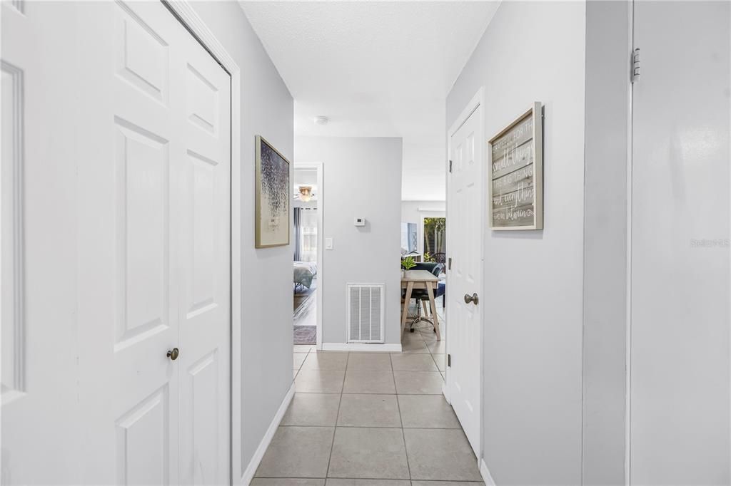 For Sale: $189,000 (1 beds, 1 baths, 872 Square Feet)