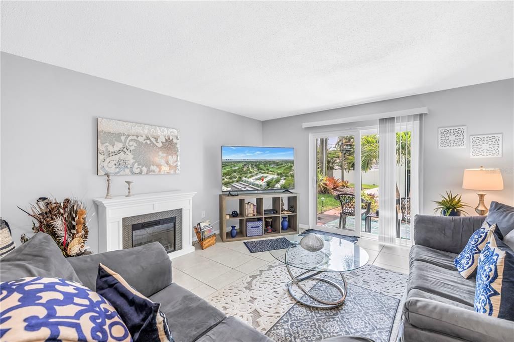 For Sale: $189,000 (1 beds, 1 baths, 872 Square Feet)