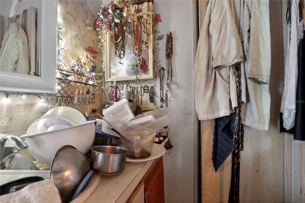 For Sale: $79,900 (2 beds, 2 baths, 1188 Square Feet)