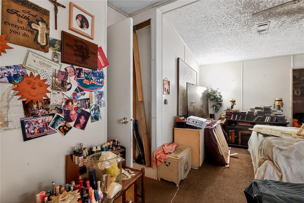 For Sale: $79,900 (2 beds, 2 baths, 1188 Square Feet)