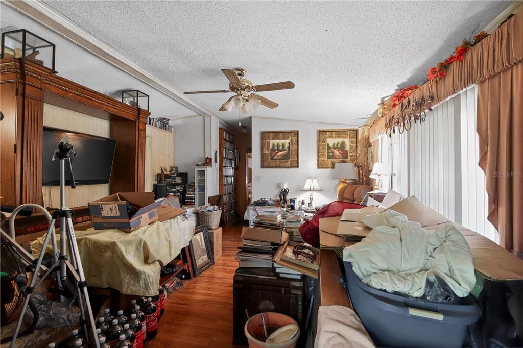 For Sale: $79,900 (2 beds, 2 baths, 1188 Square Feet)