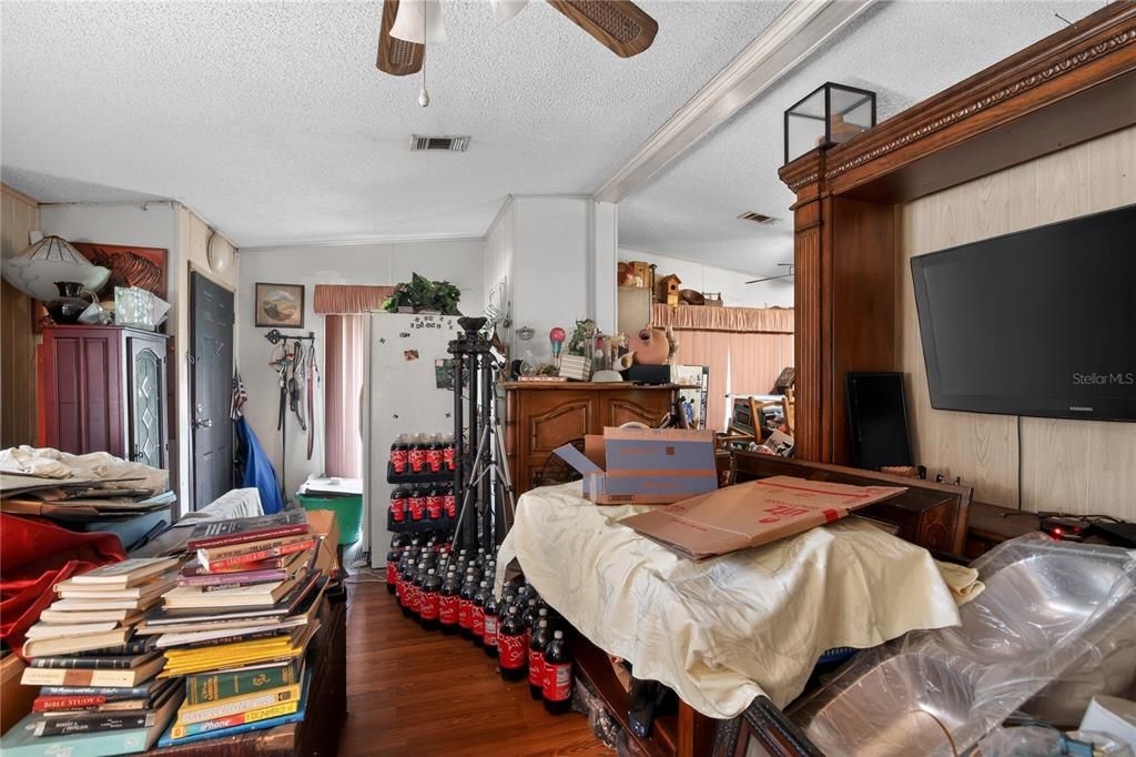 For Sale: $79,900 (2 beds, 2 baths, 1188 Square Feet)