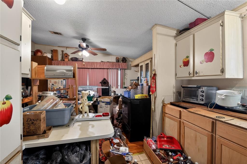 For Sale: $79,900 (2 beds, 2 baths, 1188 Square Feet)