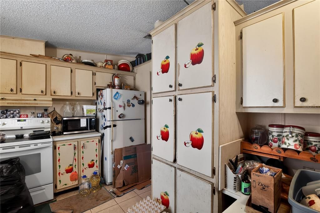 For Sale: $79,900 (2 beds, 2 baths, 1188 Square Feet)