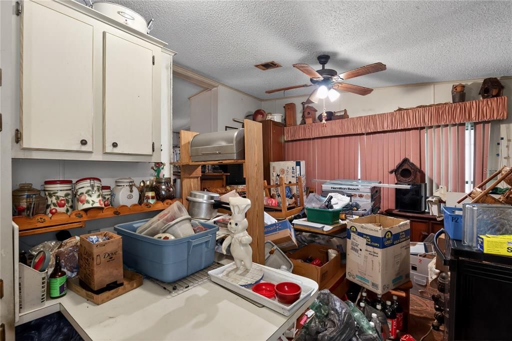 For Sale: $79,900 (2 beds, 2 baths, 1188 Square Feet)