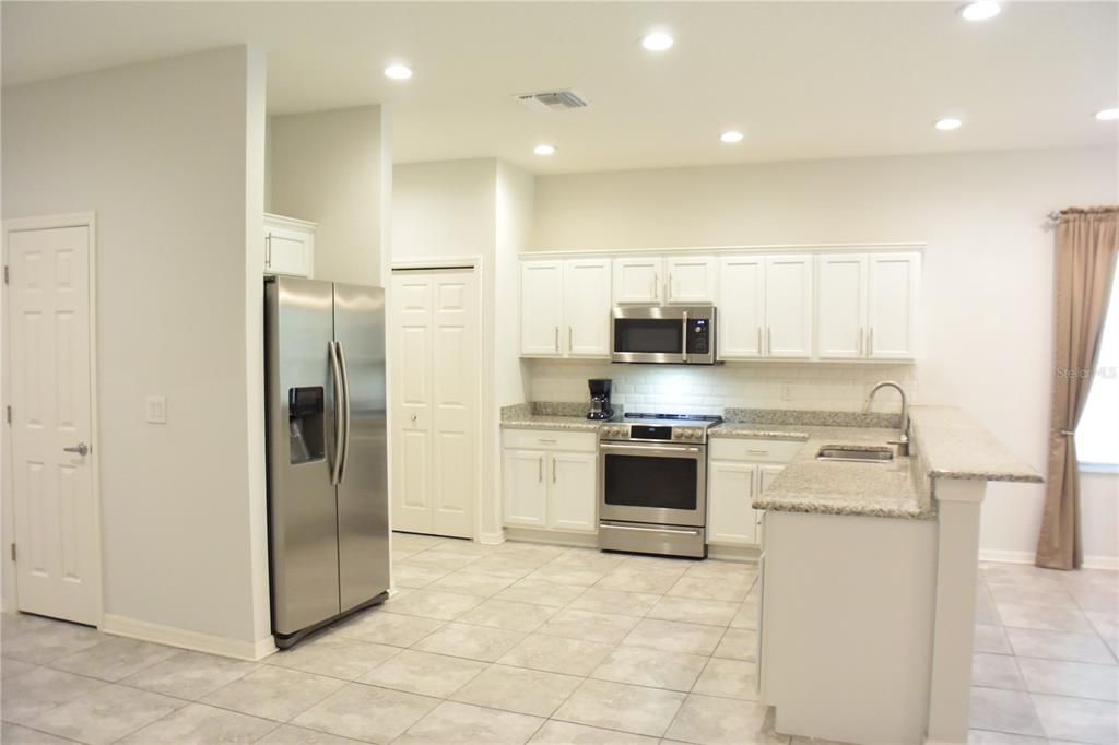 For Rent: $2,500 (3 beds, 2 baths, 2143 Square Feet)