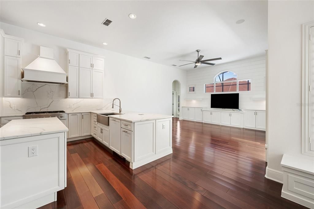 For Sale: $899,990 (4 beds, 3 baths, 2516 Square Feet)