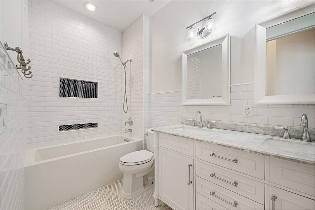 For Sale: $899,990 (4 beds, 3 baths, 2516 Square Feet)