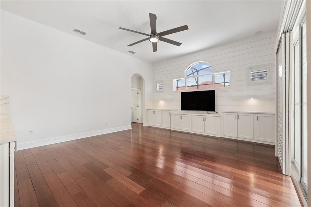 For Sale: $899,990 (4 beds, 3 baths, 2516 Square Feet)