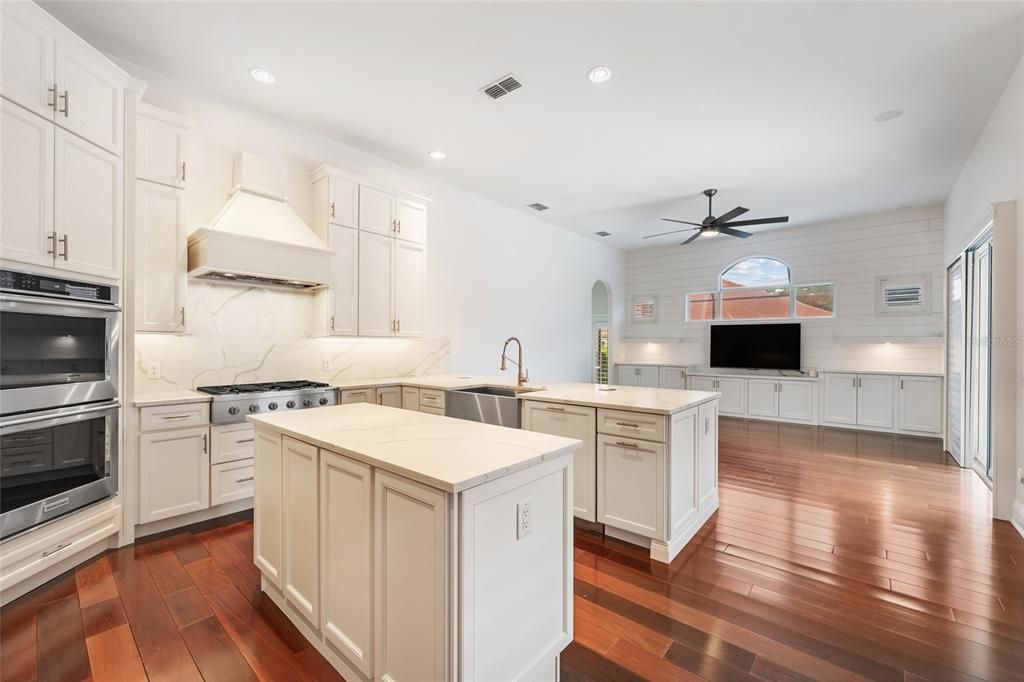 For Sale: $899,990 (4 beds, 3 baths, 2516 Square Feet)