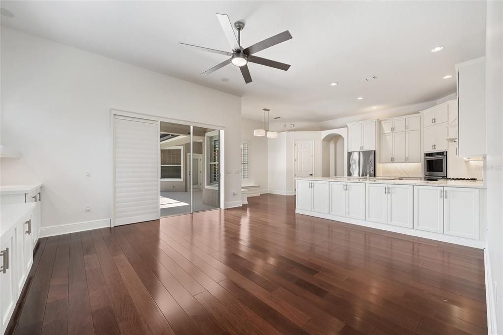 For Sale: $899,990 (4 beds, 3 baths, 2516 Square Feet)