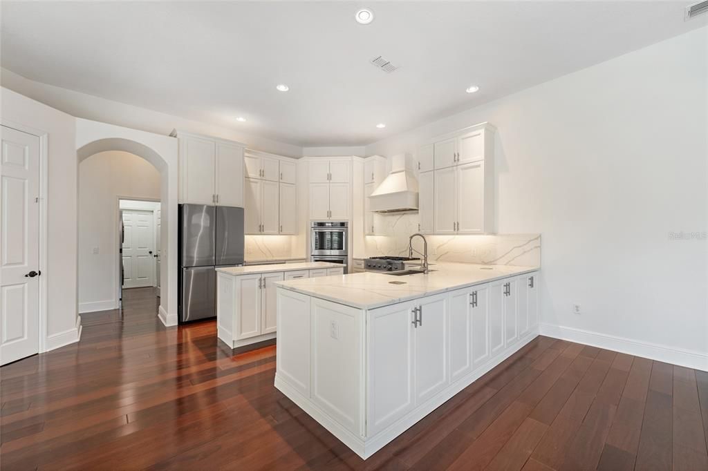For Sale: $899,990 (4 beds, 3 baths, 2516 Square Feet)