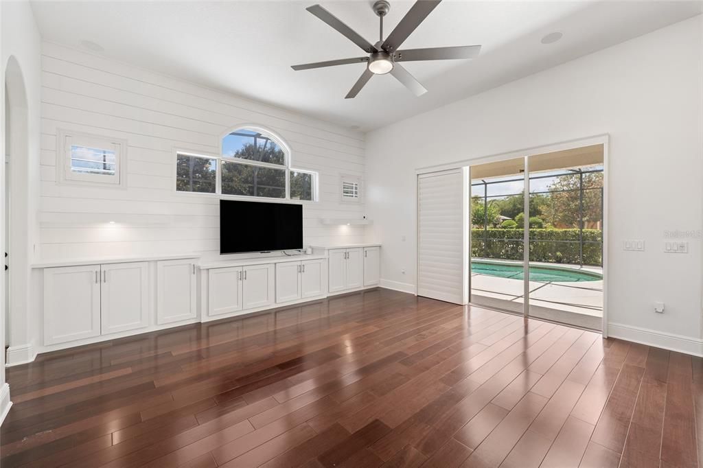 For Sale: $899,990 (4 beds, 3 baths, 2516 Square Feet)