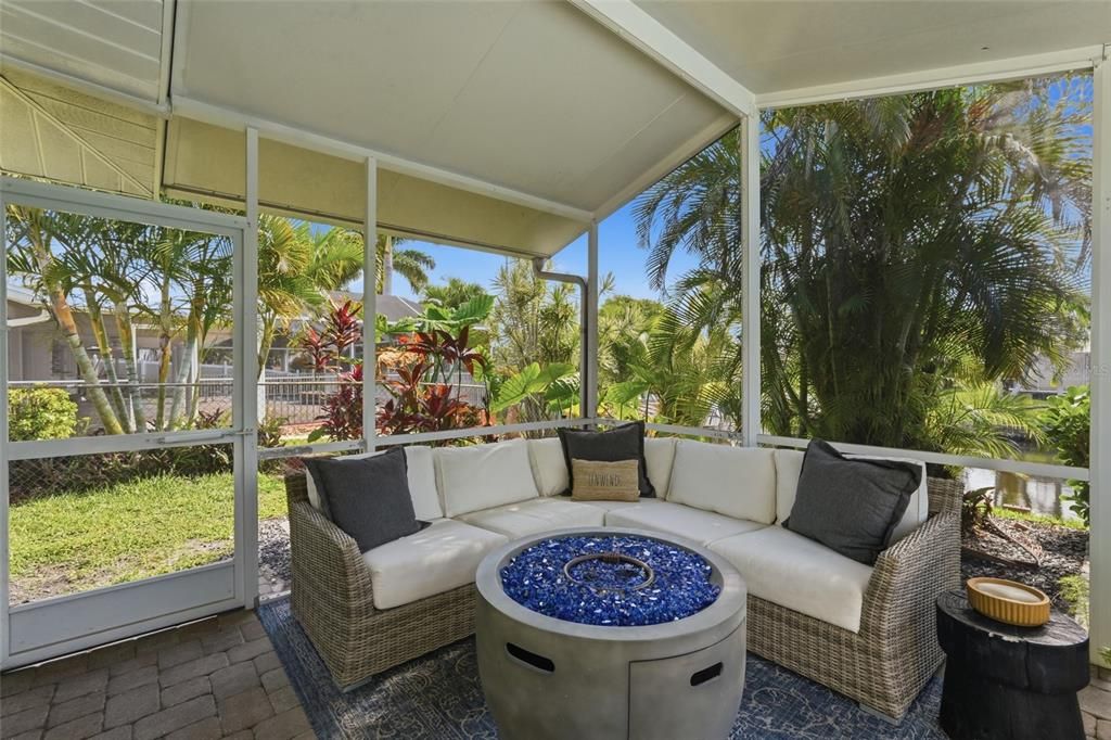 For Sale: $725,000 (3 beds, 2 baths, 1953 Square Feet)