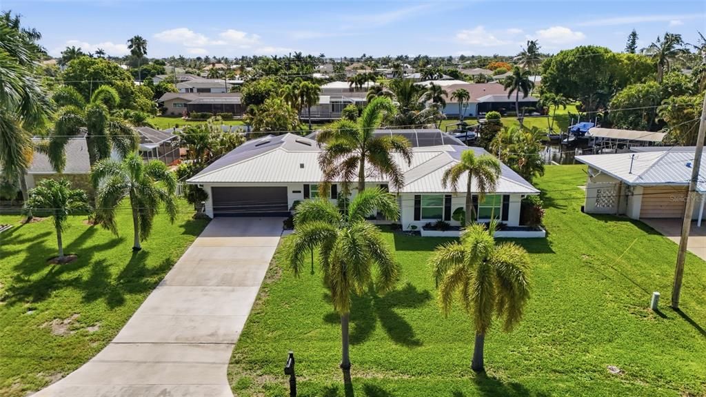 For Sale: $725,000 (3 beds, 2 baths, 1953 Square Feet)