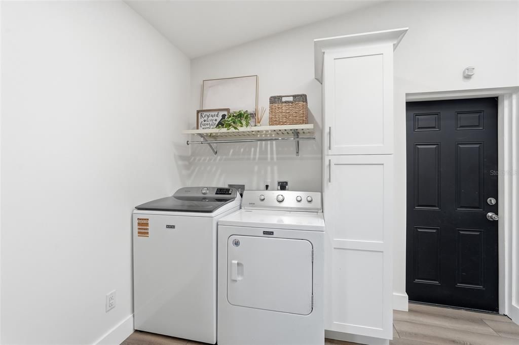 For Sale: $725,000 (3 beds, 2 baths, 1953 Square Feet)