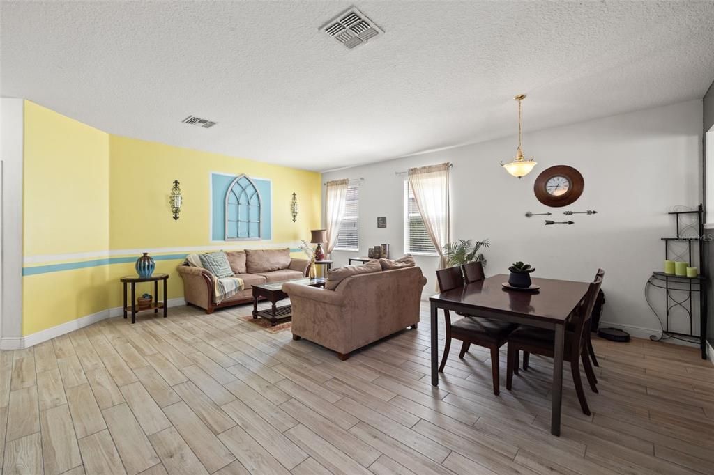 For Sale: $414,900 (3 beds, 2 baths, 2478 Square Feet)