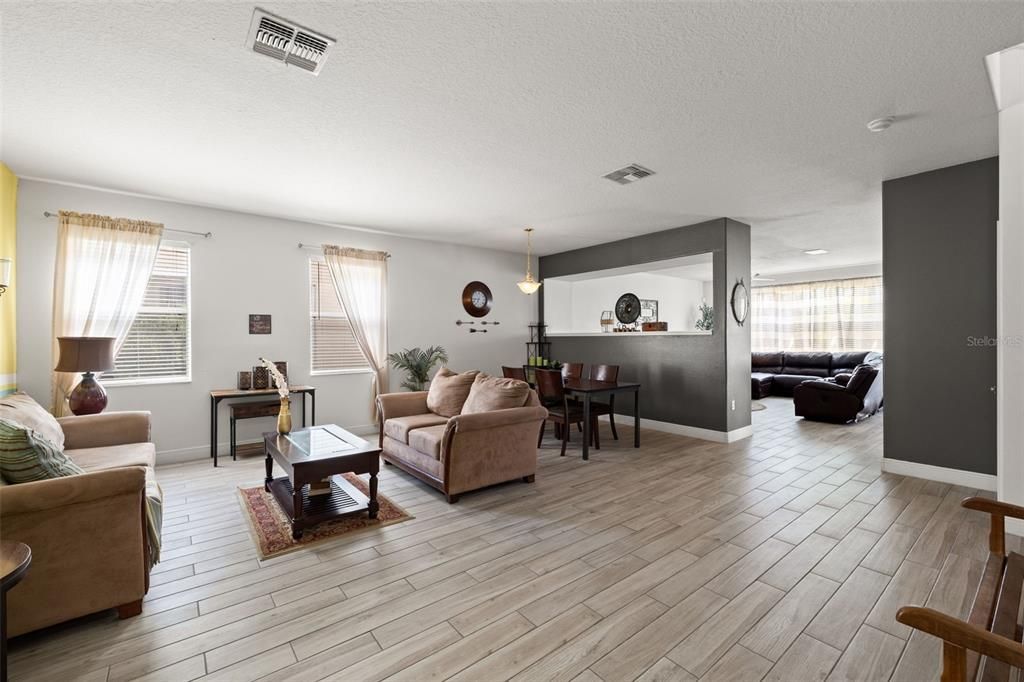 For Sale: $414,900 (3 beds, 2 baths, 2478 Square Feet)