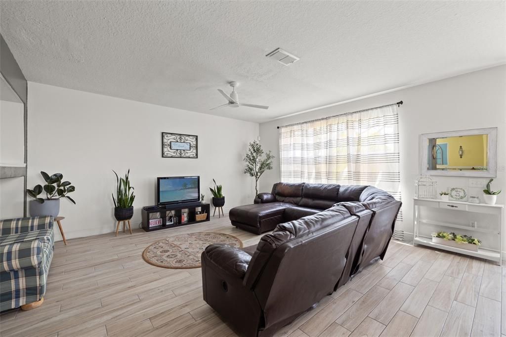 For Sale: $414,900 (3 beds, 2 baths, 2478 Square Feet)