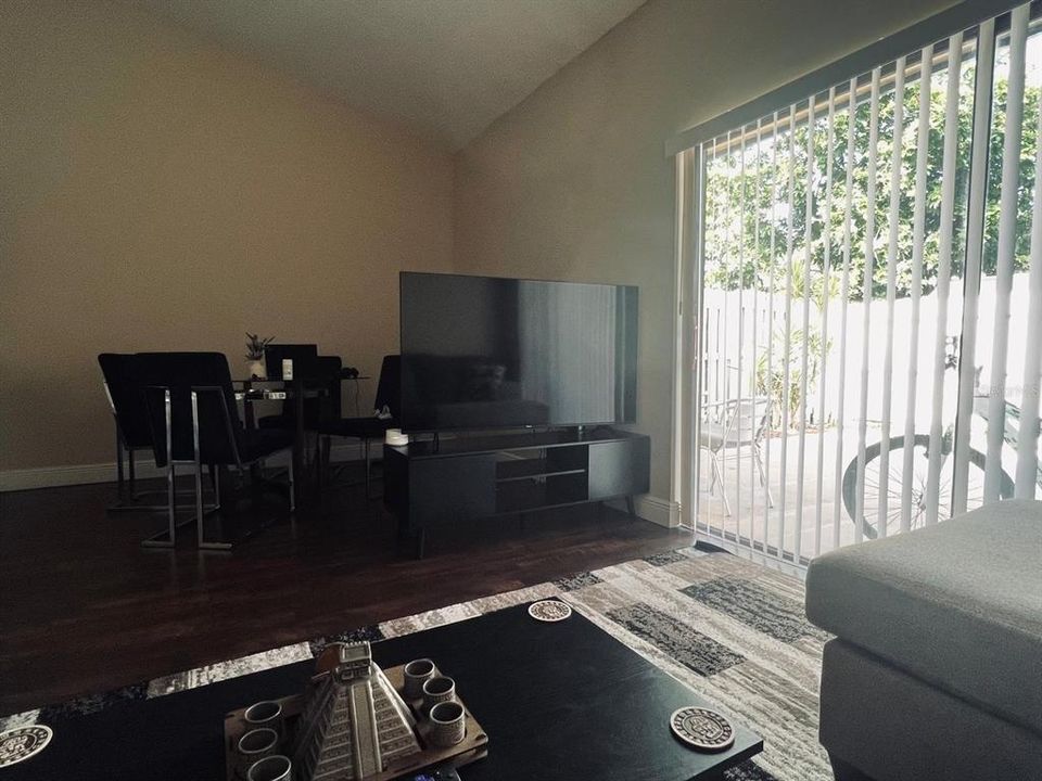 For Rent: $2,200 (2 beds, 2 baths, 1139 Square Feet)