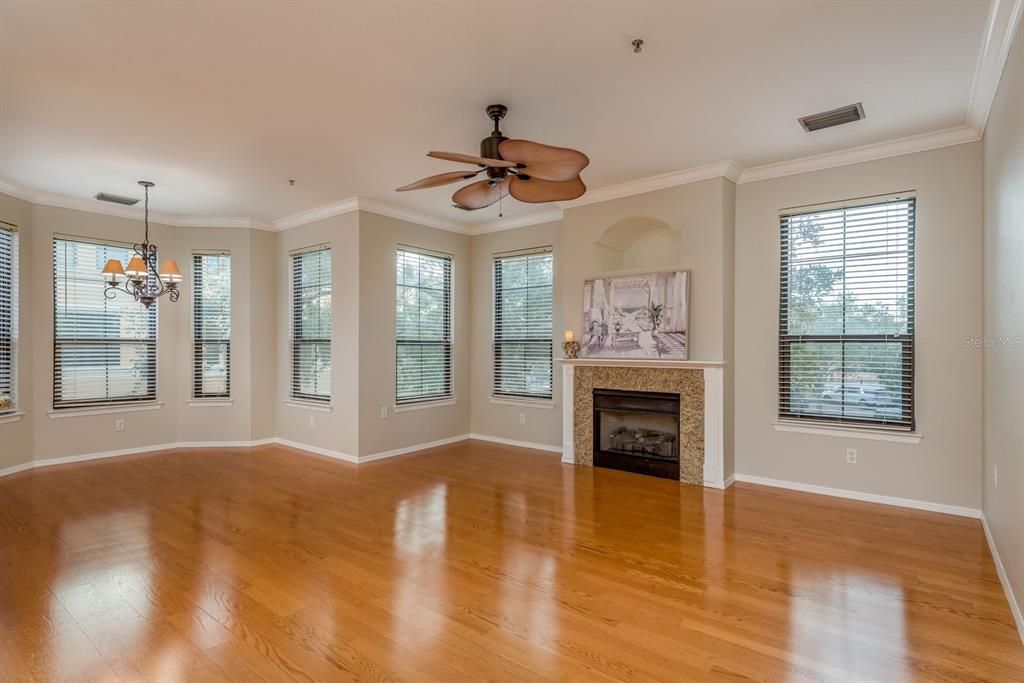For Rent: $2,350 (2 beds, 2 baths, 1368 Square Feet)