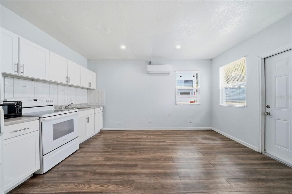 For Sale: $398,900 (3 beds, 2 baths, 1363 Square Feet)