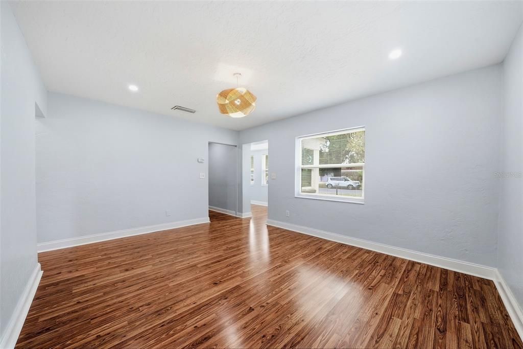 For Sale: $398,900 (3 beds, 2 baths, 1363 Square Feet)