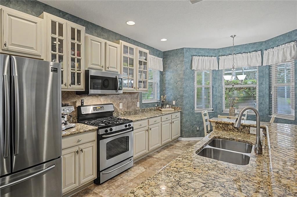 For Sale: $500,000 (4 beds, 2 baths, 2398 Square Feet)