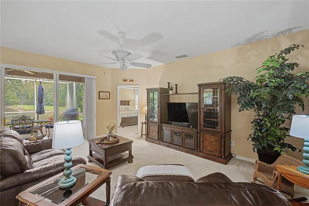 For Sale: $500,000 (4 beds, 2 baths, 2398 Square Feet)