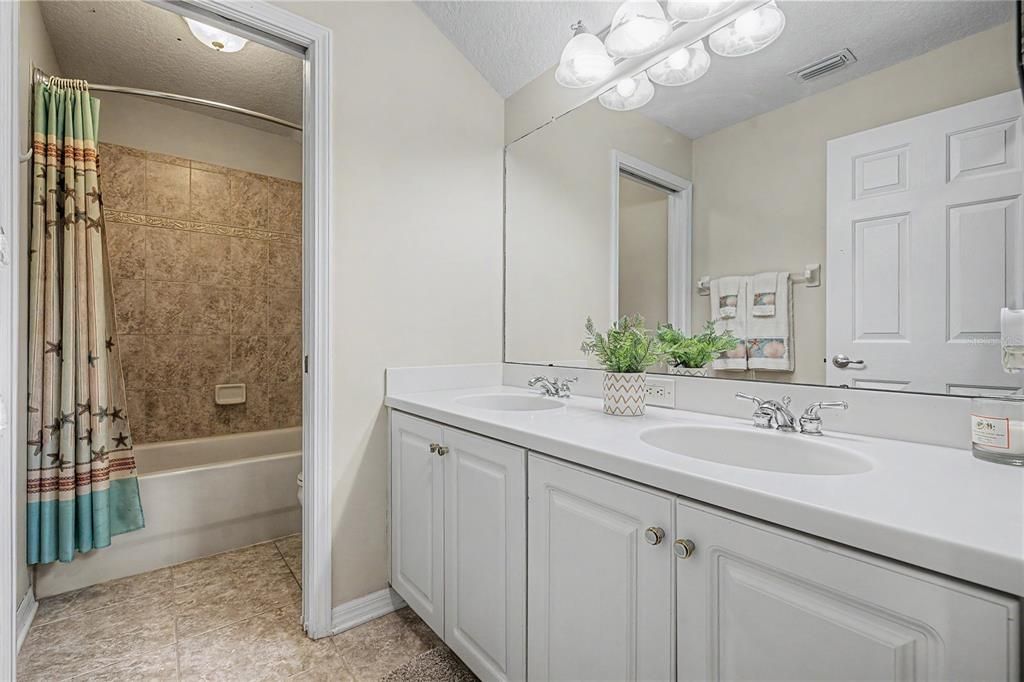 For Sale: $500,000 (4 beds, 2 baths, 2398 Square Feet)