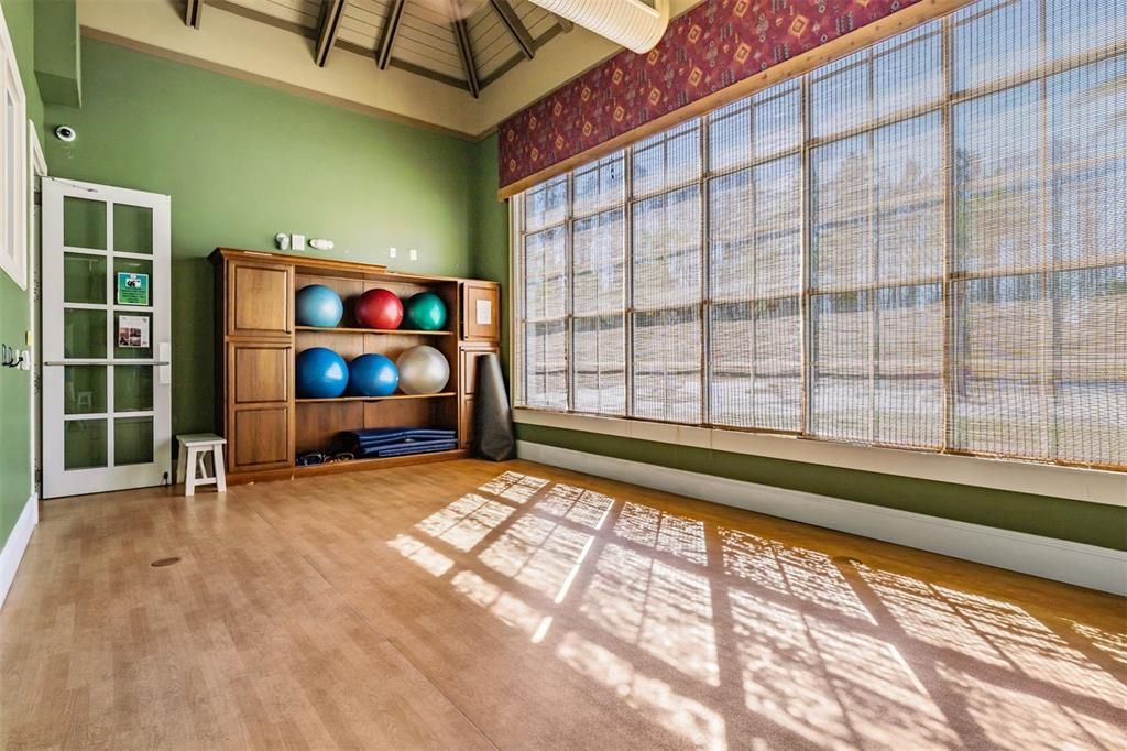 For Sale: $500,000 (4 beds, 2 baths, 2398 Square Feet)