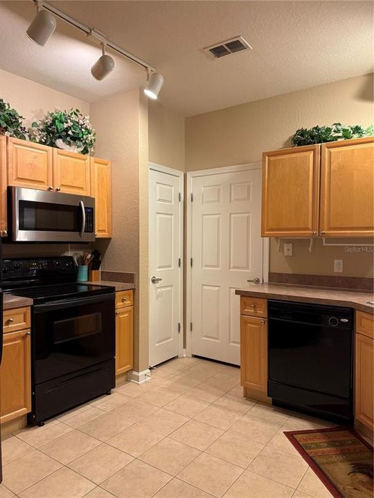 For Sale: $210,000 (2 beds, 2 baths, 1276 Square Feet)