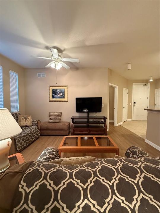 For Sale: $210,000 (2 beds, 2 baths, 1276 Square Feet)