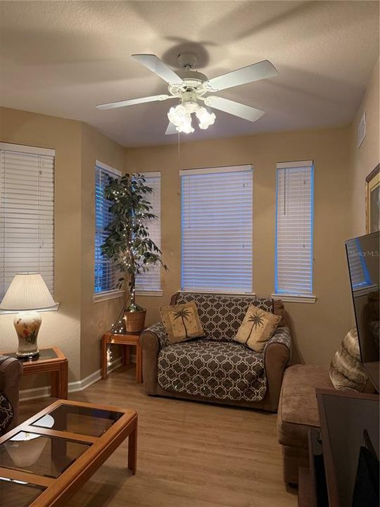 For Sale: $210,000 (2 beds, 2 baths, 1276 Square Feet)