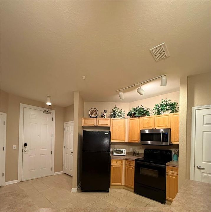 For Sale: $210,000 (2 beds, 2 baths, 1276 Square Feet)