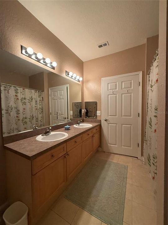 For Sale: $210,000 (2 beds, 2 baths, 1276 Square Feet)