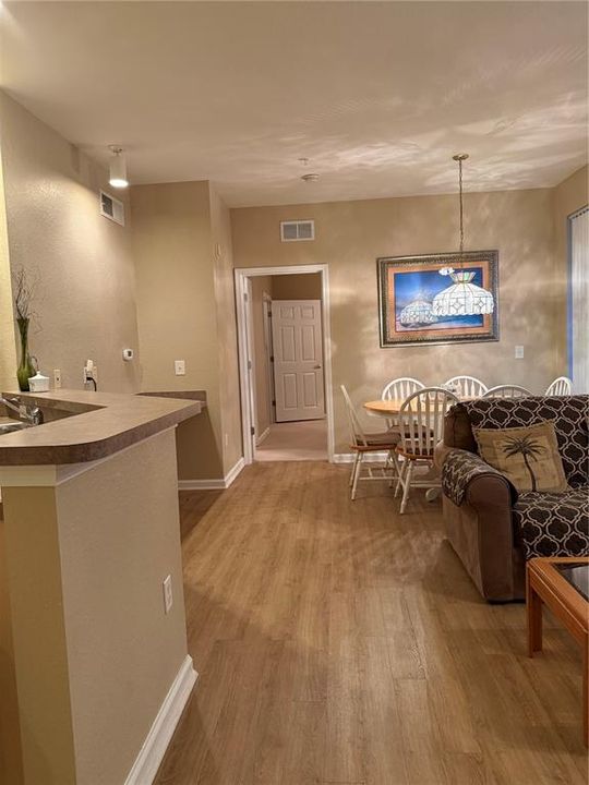 For Sale: $210,000 (2 beds, 2 baths, 1276 Square Feet)