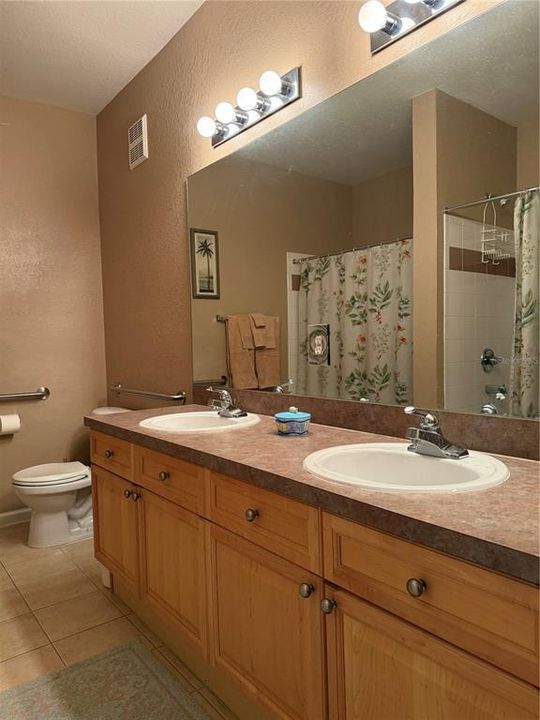 For Sale: $210,000 (2 beds, 2 baths, 1276 Square Feet)