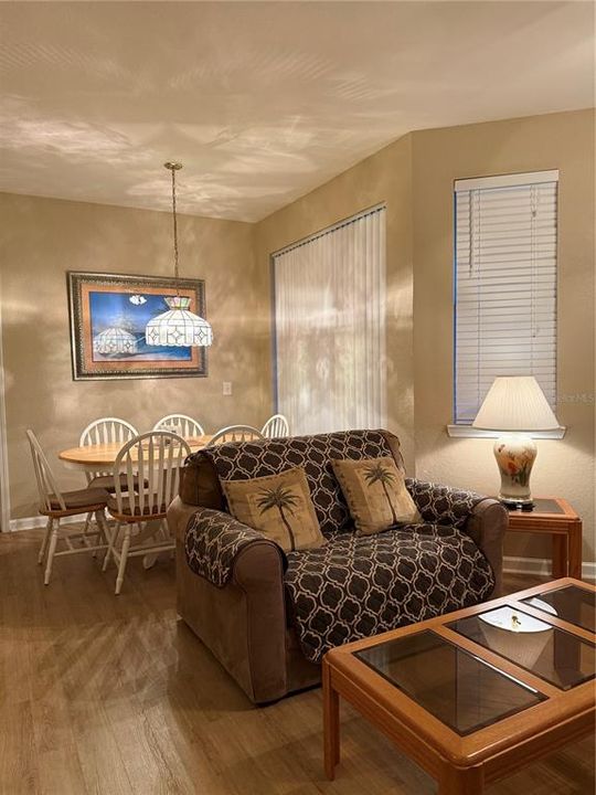 For Sale: $210,000 (2 beds, 2 baths, 1276 Square Feet)