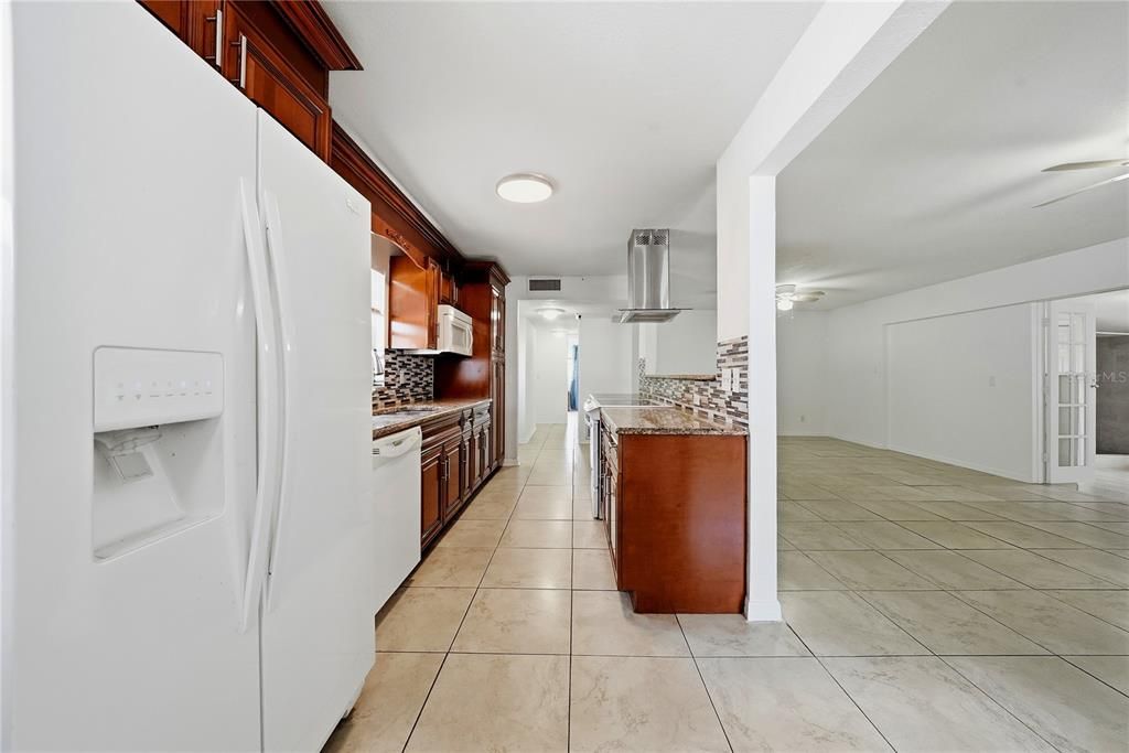 For Sale: $524,999 (6 beds, 4 baths, 2190 Square Feet)
