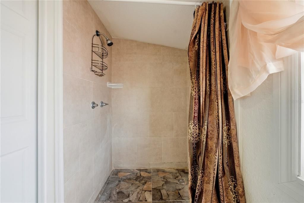 For Sale: $524,999 (6 beds, 4 baths, 2190 Square Feet)