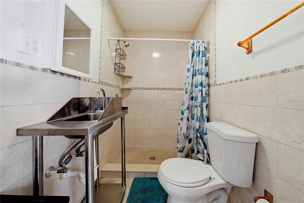 For Sale: $524,999 (6 beds, 4 baths, 2190 Square Feet)