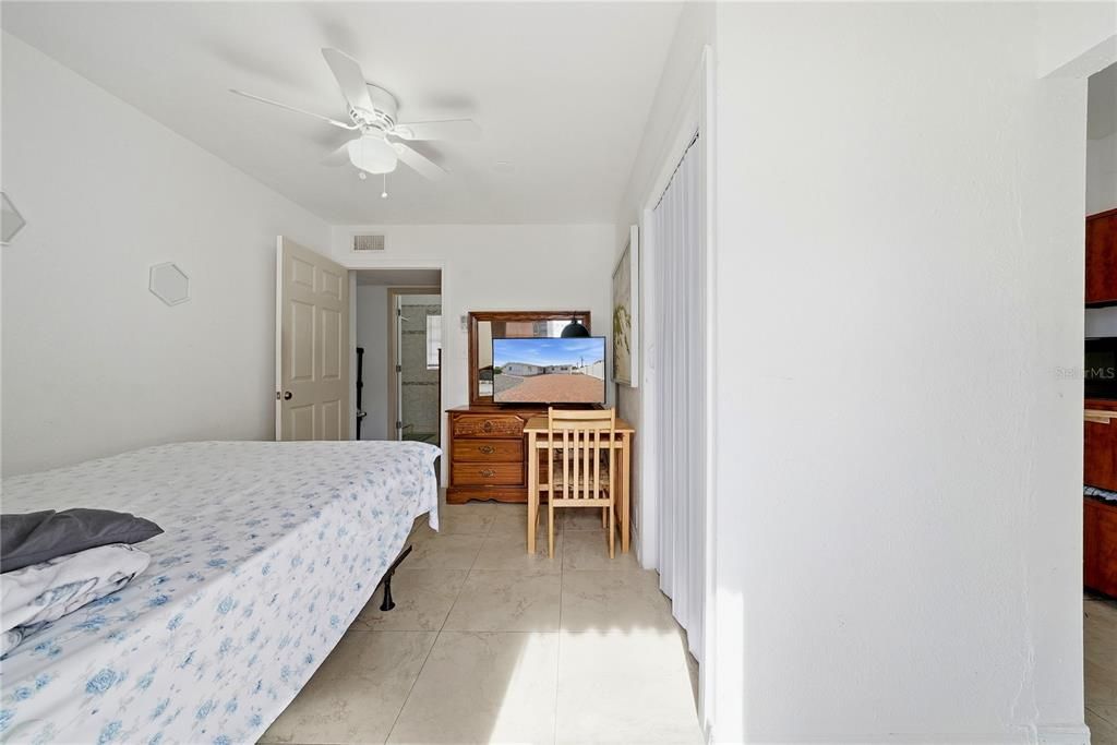 For Sale: $524,999 (6 beds, 4 baths, 2190 Square Feet)
